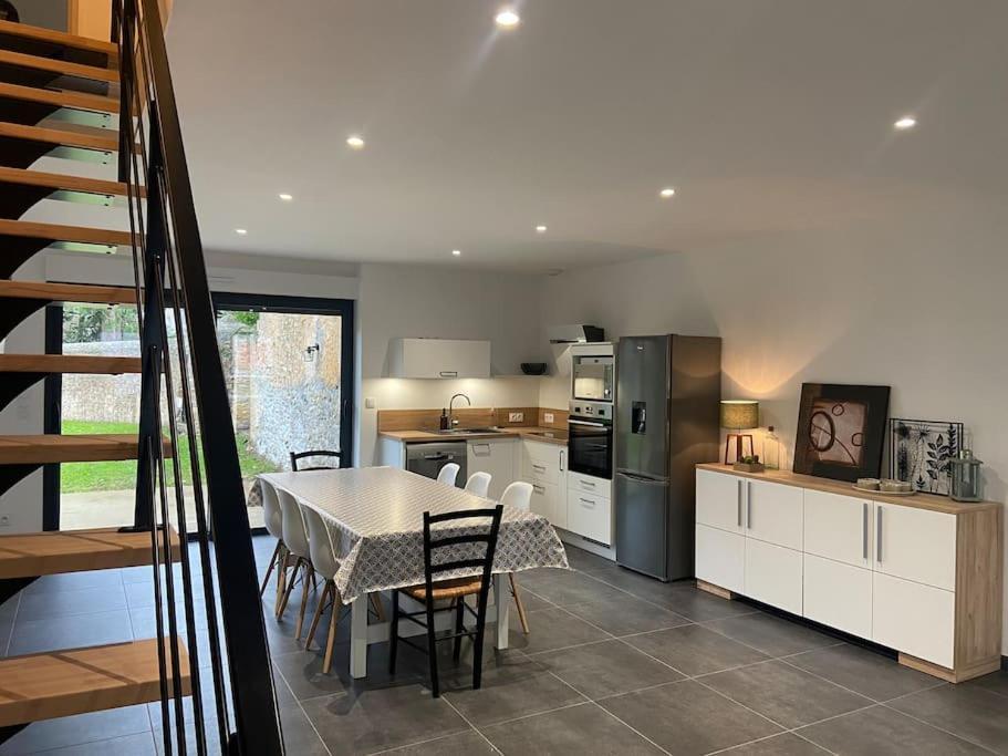 Les Prunelles Maison De Village De 4 A 8 Personnes Precigne Exterior photo
